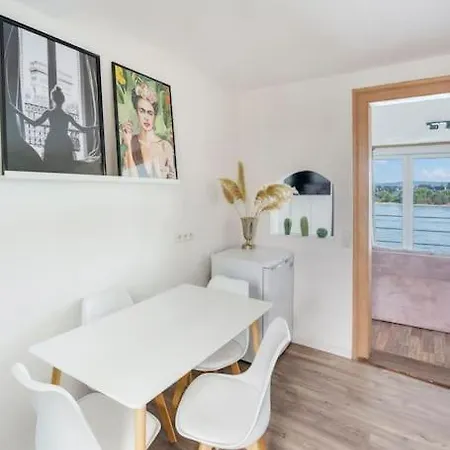 Apartman Beautiful Right On The Rhine